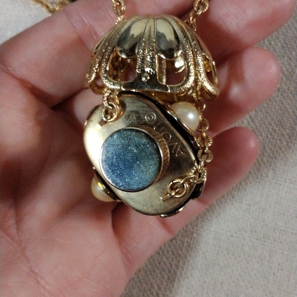 Vintage Perfume Necklace - Picture 4 of 9